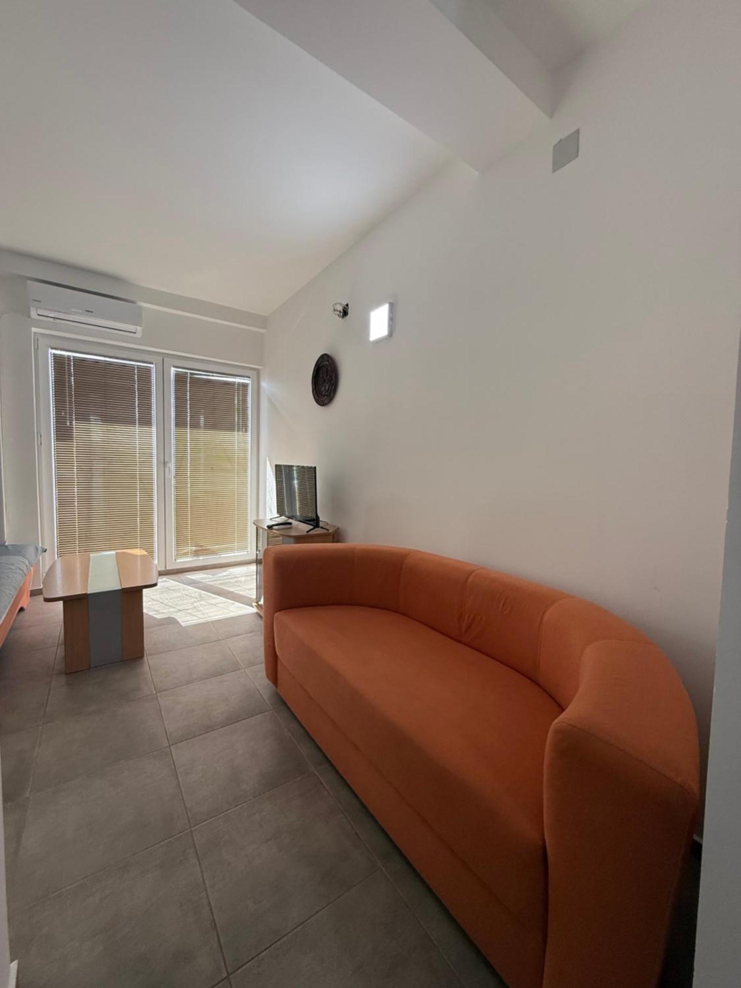 Restaurant & Apartments Lipa Pestani Exterior photo