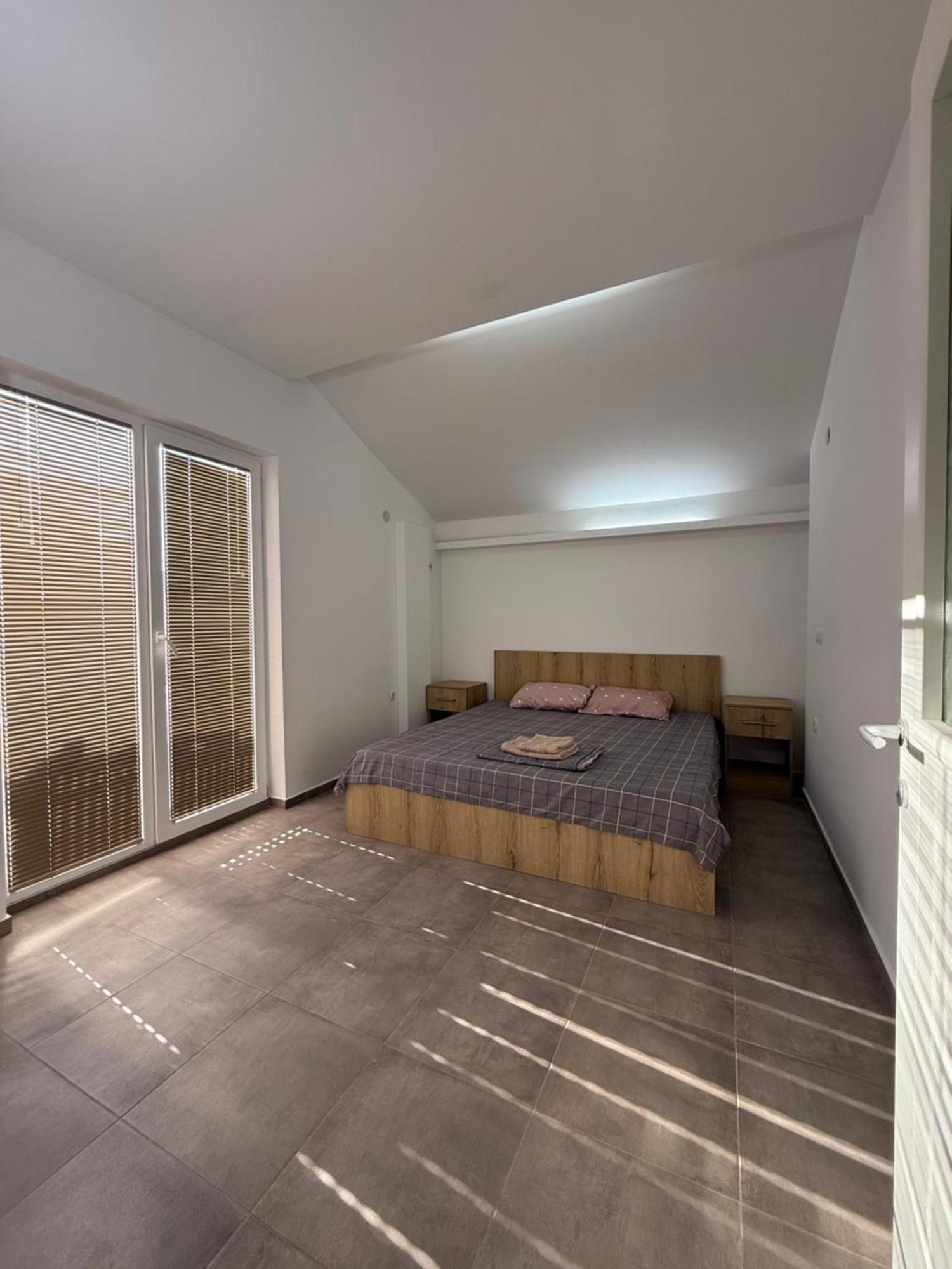 Restaurant & Apartments Lipa Pestani Exterior photo